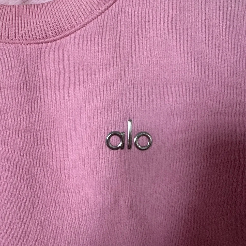 ALO Yoga Pink Women's Cropped Sweatshirt, rare sweet pink - Picture 6 of 9
